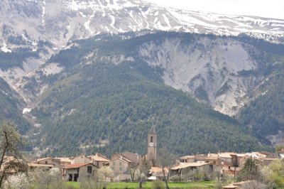 Stay in Alpes-de-Haute-Provence holiday rental houses or villas and explore this fantastic mountainous department 