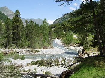 Stunning vistas in the Pyrenees National Park at Gavarnie