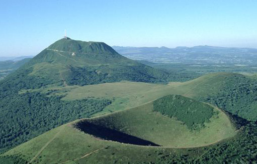 Puy de Dome Holiday Homes - Rent-in-France French holiday property